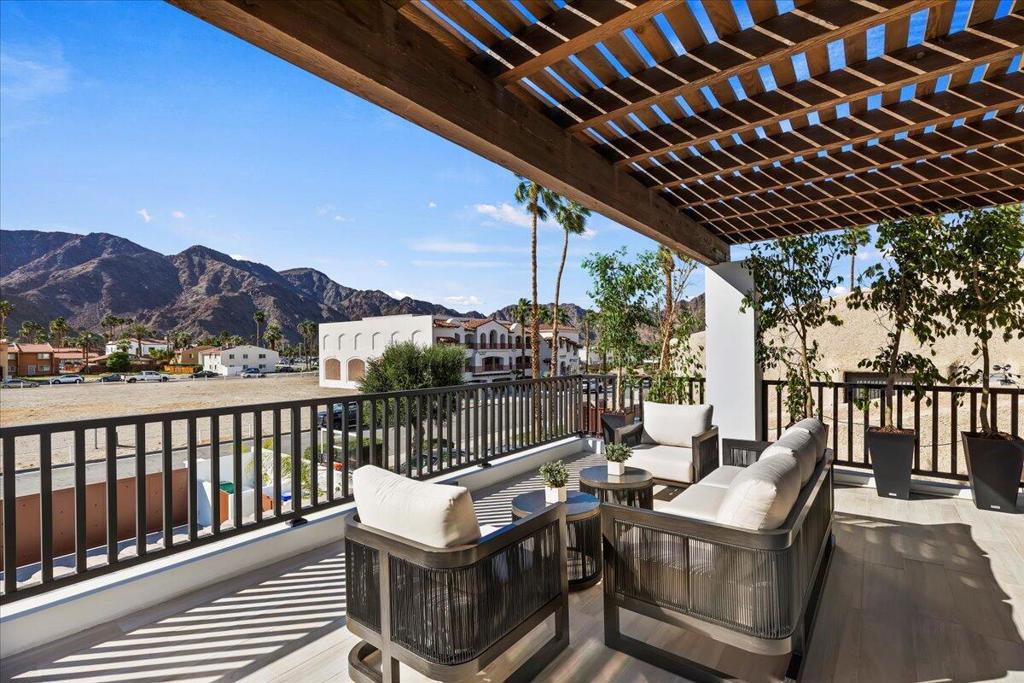 51120 Avenida Navarro