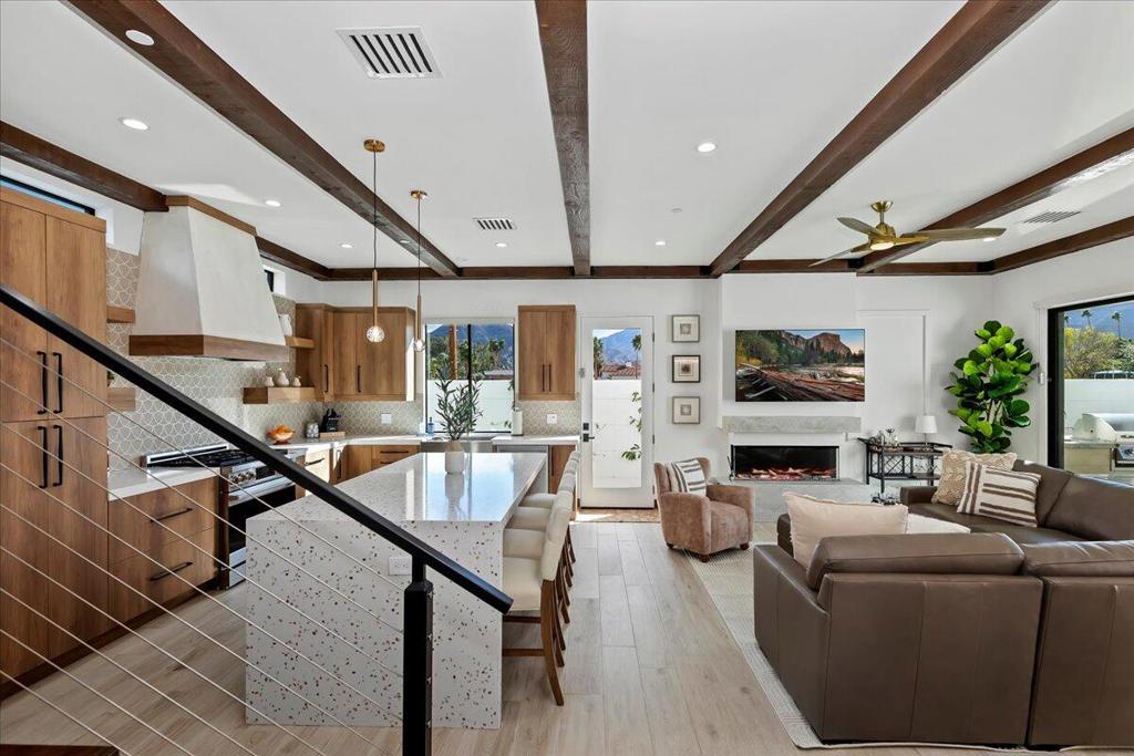 51120 Avenida Navarro