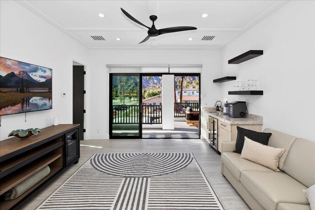 51120 Avenida Navarro