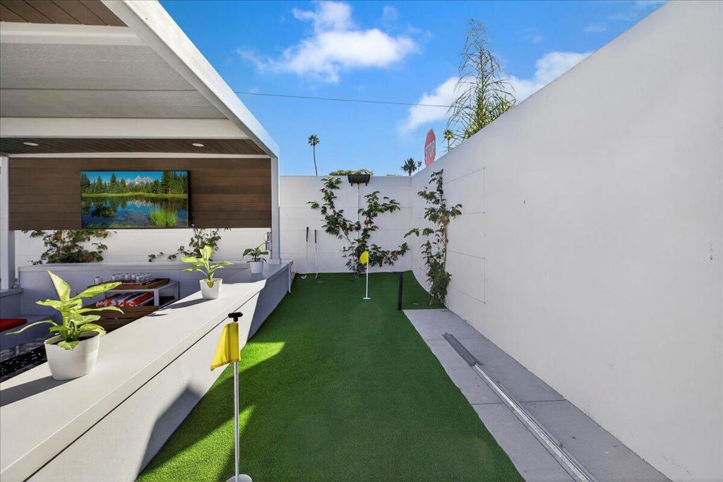 51120 Avenida Navarro