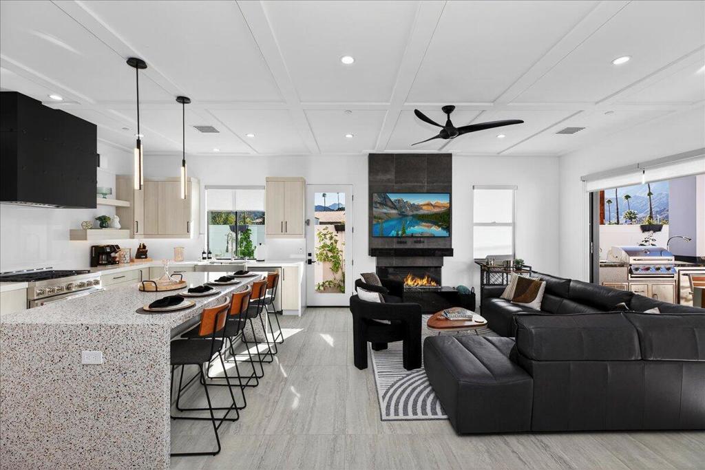 51120 Avenida Navarro