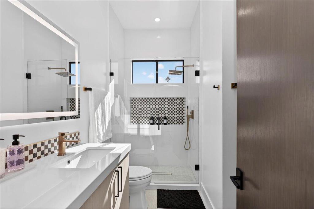 51120 Avenida Navarro