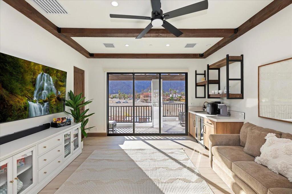 51120 Avenida Navarro