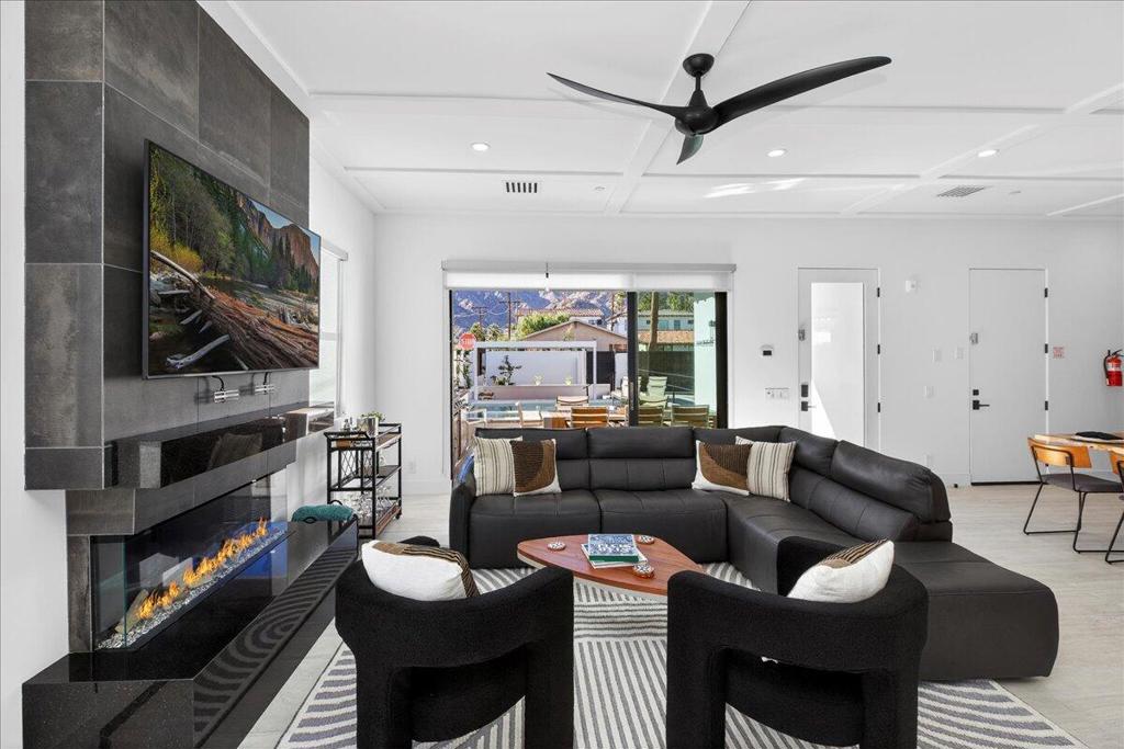 51120 Avenida Navarro