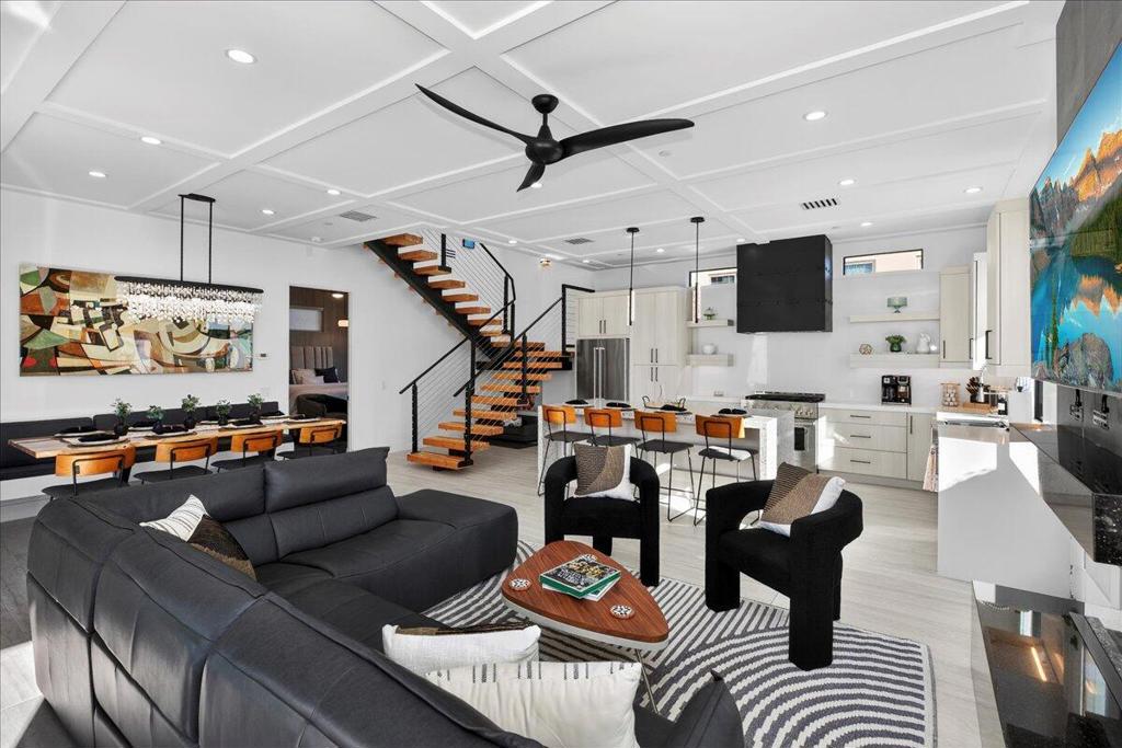 51120 Avenida Navarro