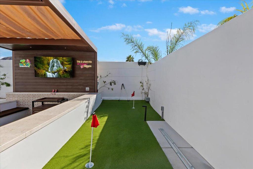 51120 Avenida Navarro