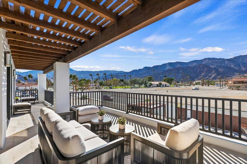 51120 Avenida Navarro