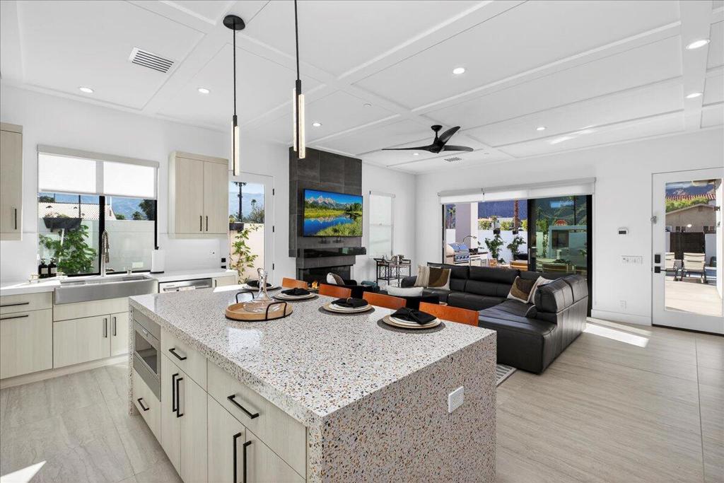 51120 Avenida Navarro