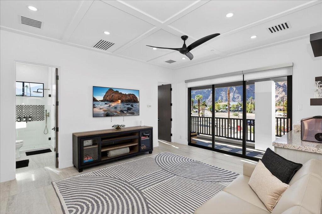 51120 Avenida Navarro