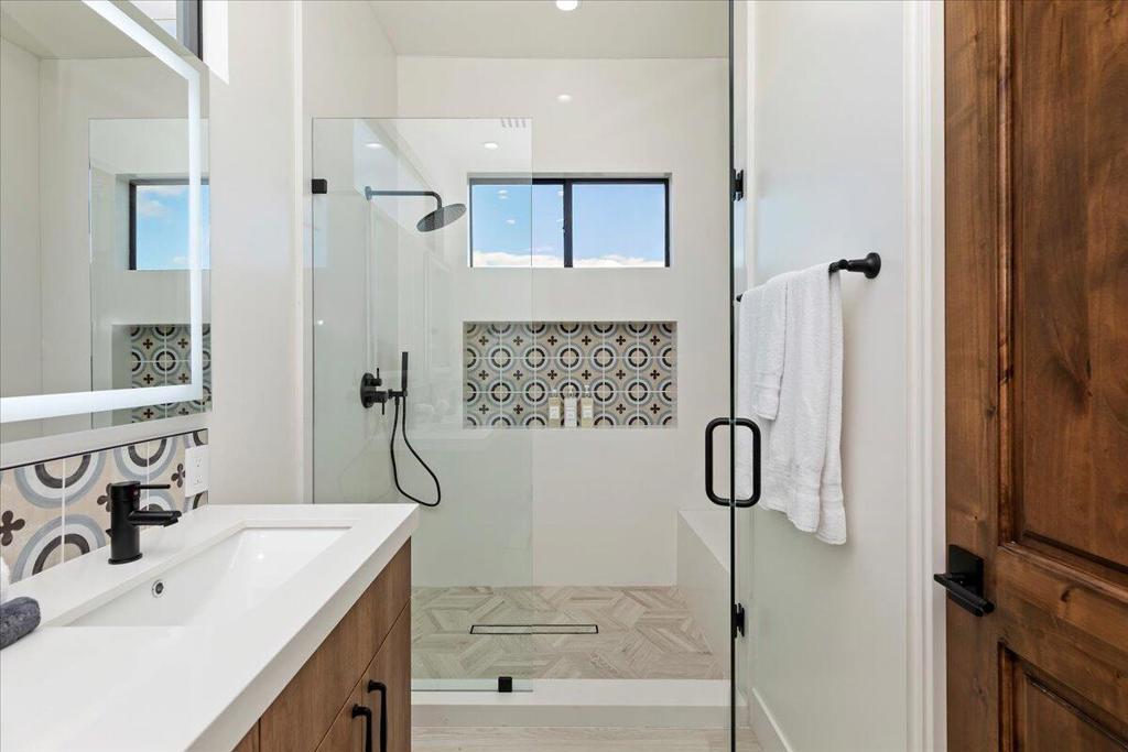 51120 Avenida Navarro