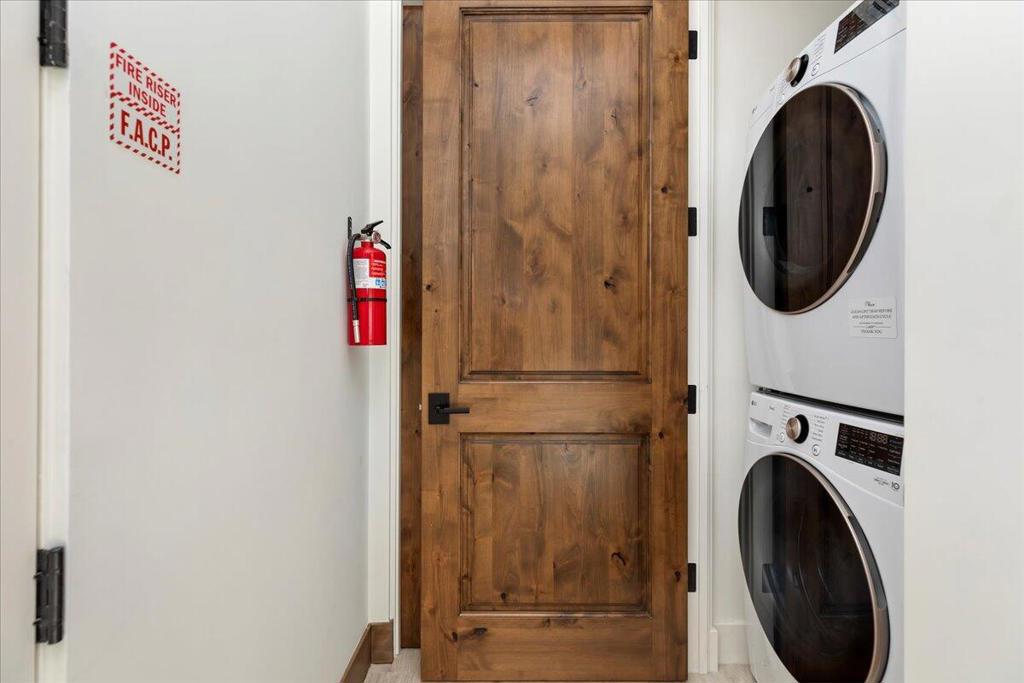 51120 Avenida Navarro