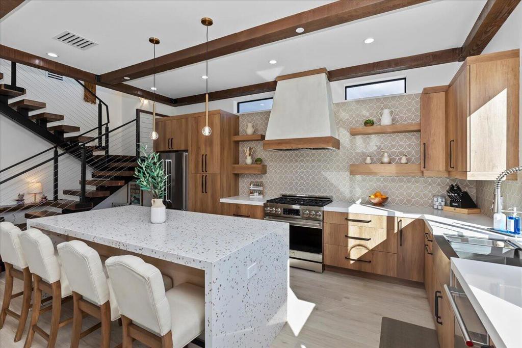 51120 Avenida Navarro