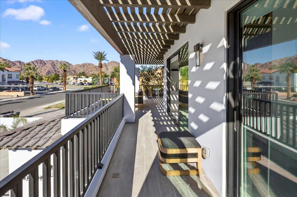 51120 Avenida Navarro