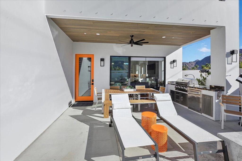 51120 Avenida Navarro