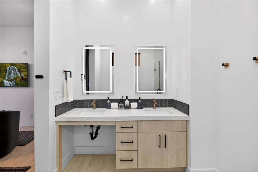 51120 Avenida Navarro