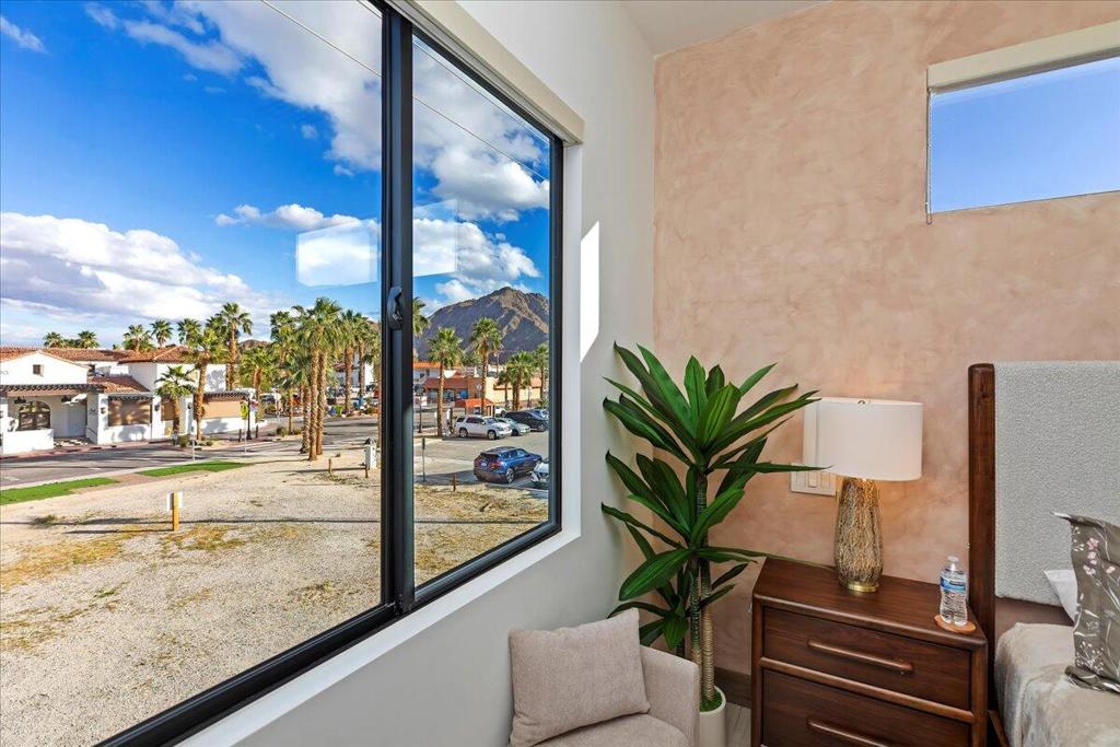 51120 Avenida Navarro