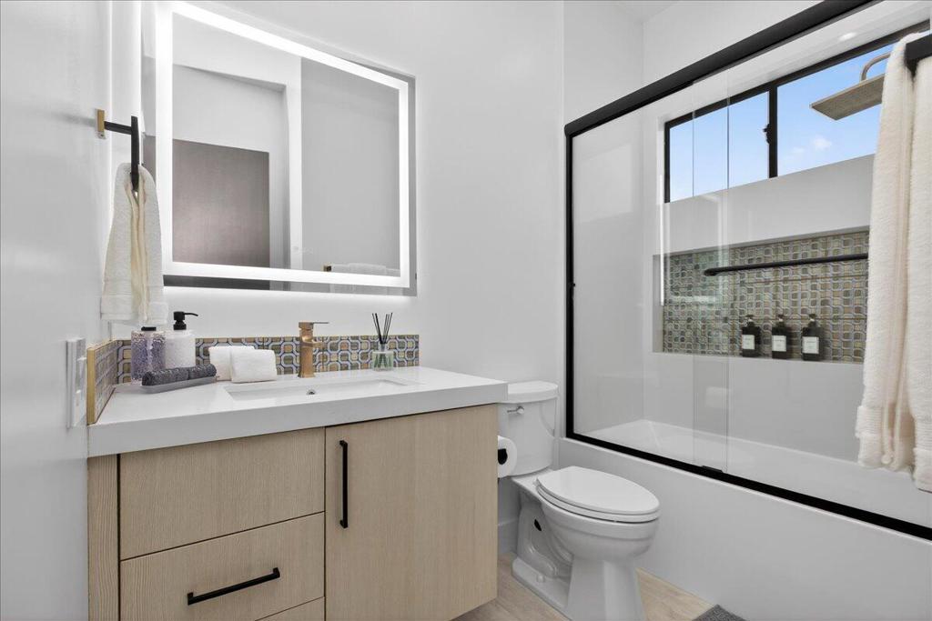 51120 Avenida Navarro