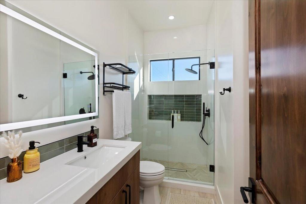 51120 Avenida Navarro