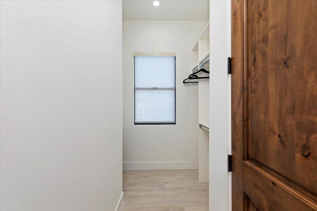 51120 Avenida Navarro