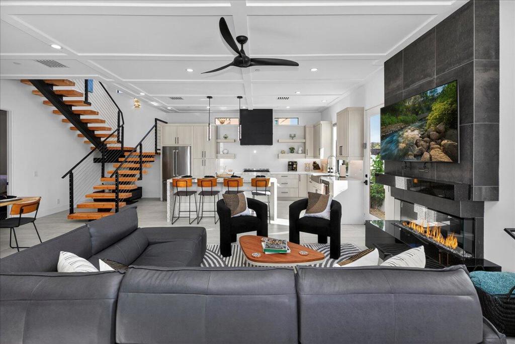 51120 Avenida Navarro