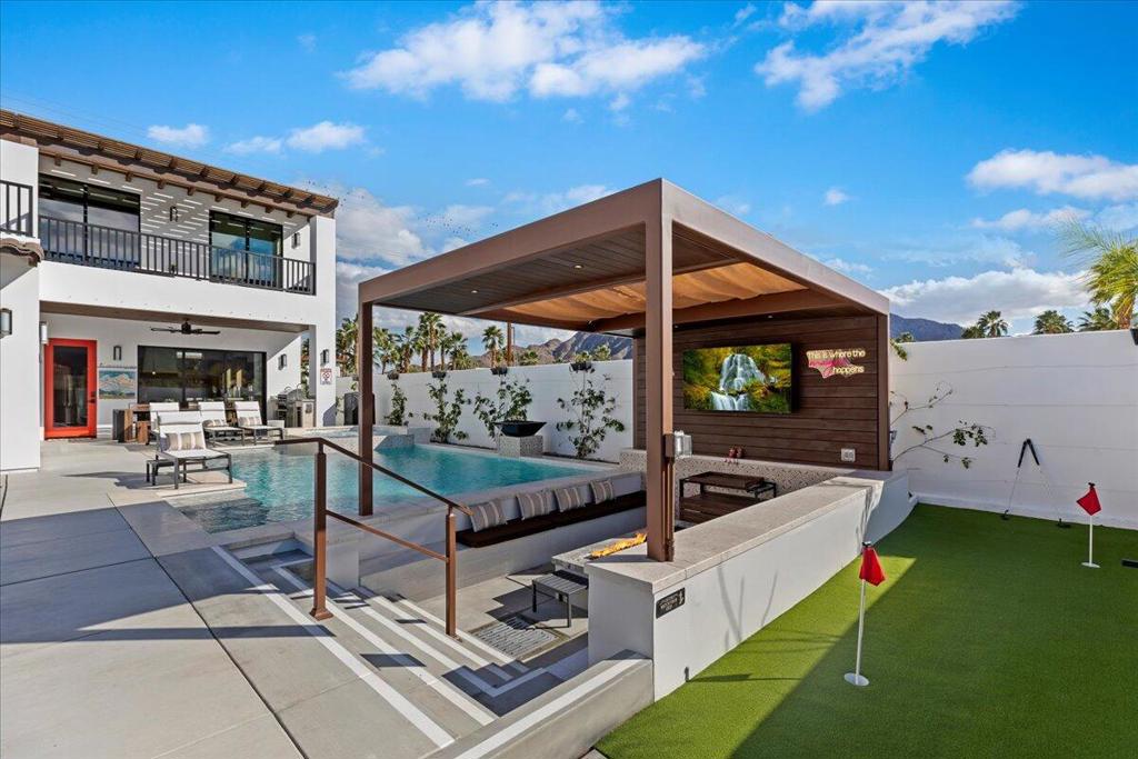 51120 Avenida Navarro