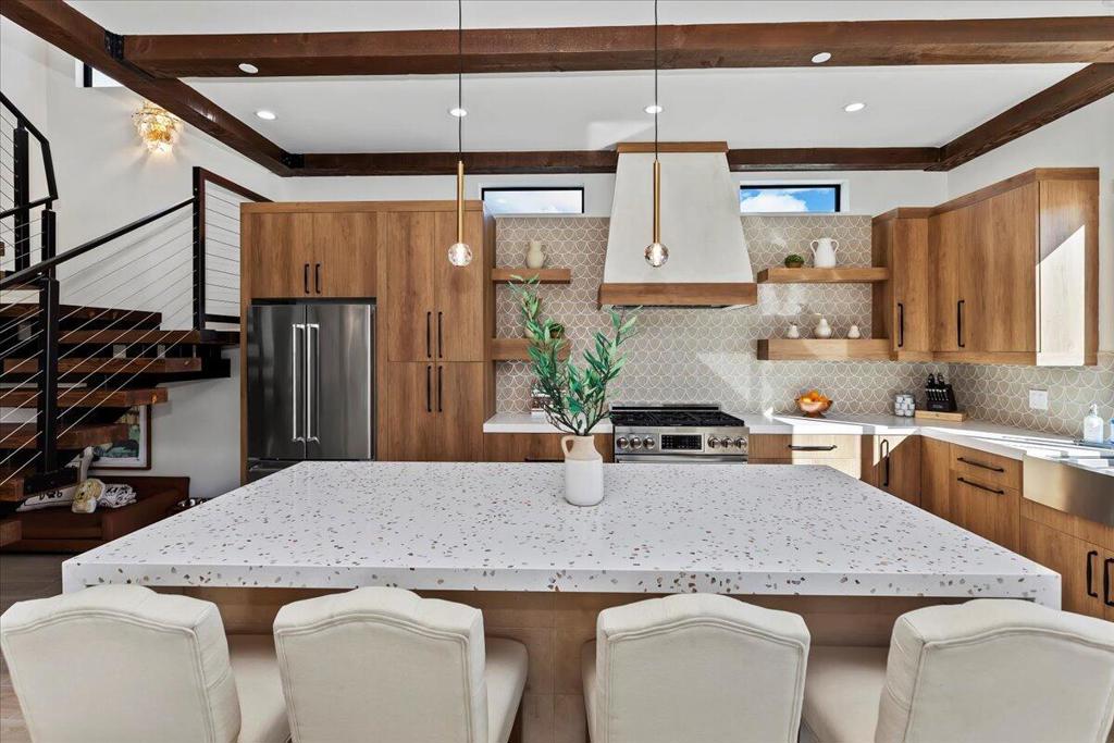 51120 Avenida Navarro