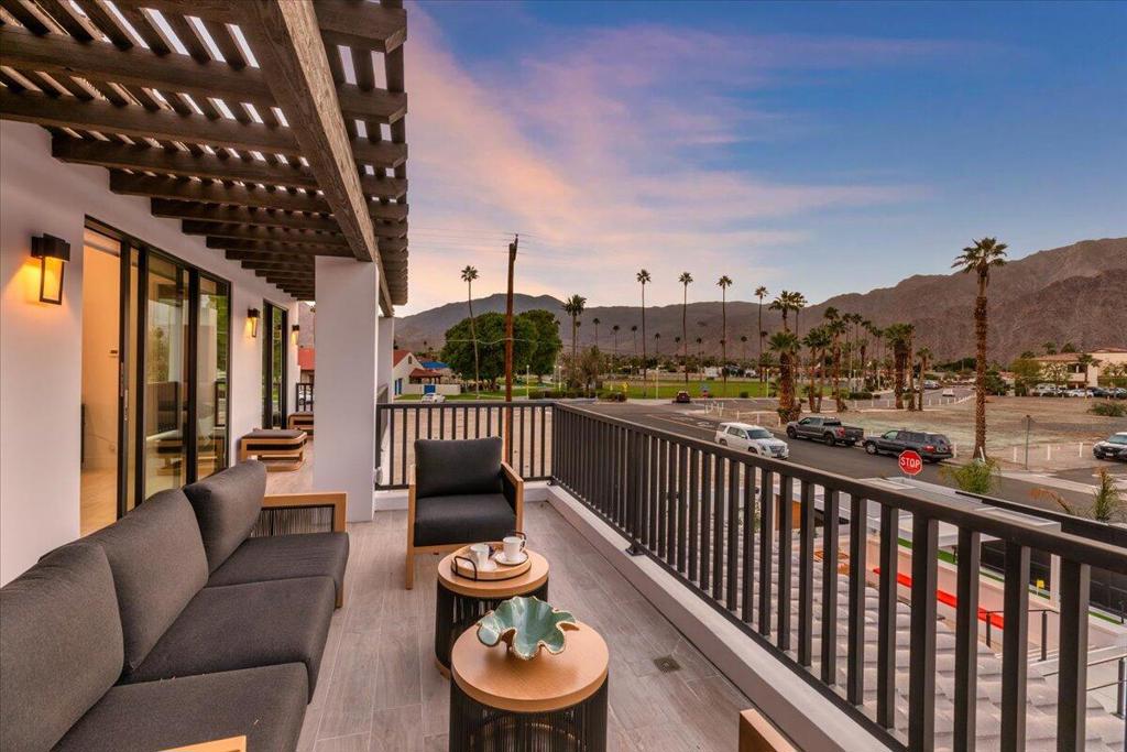 51120 Avenida Navarro