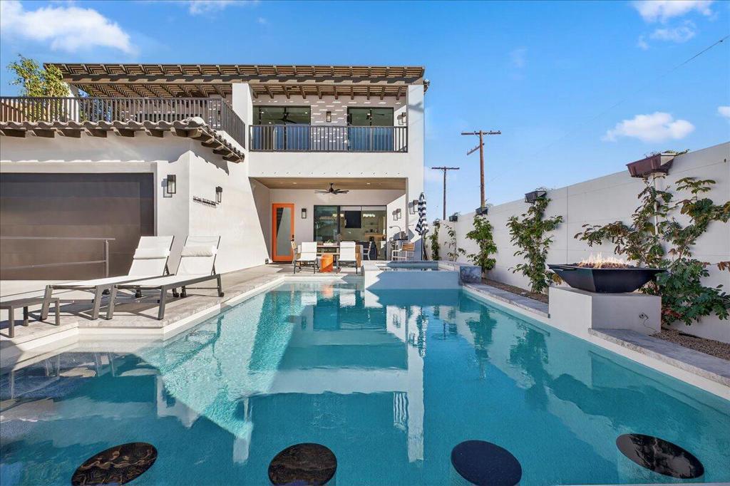 51120 Avenida Navarro