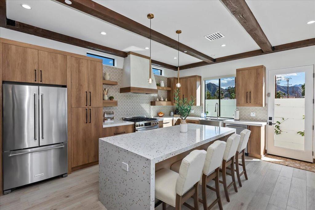 51120 Avenida Navarro