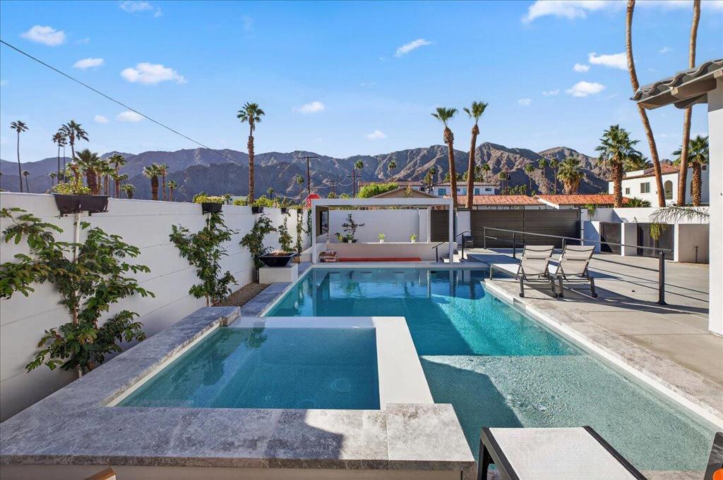 51120 Avenida Navarro