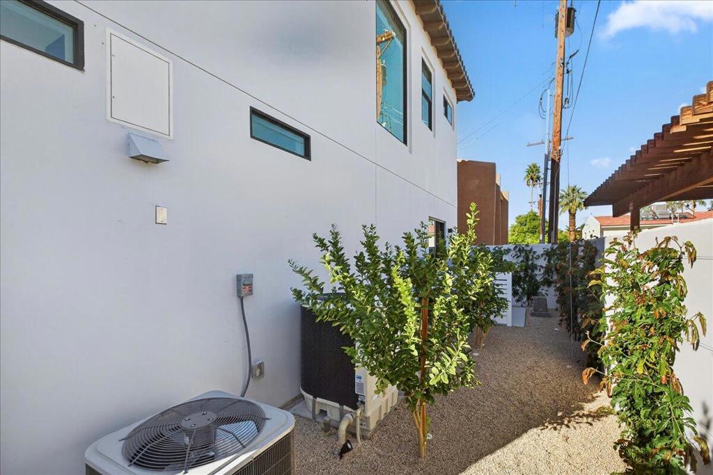 51120 Avenida Navarro