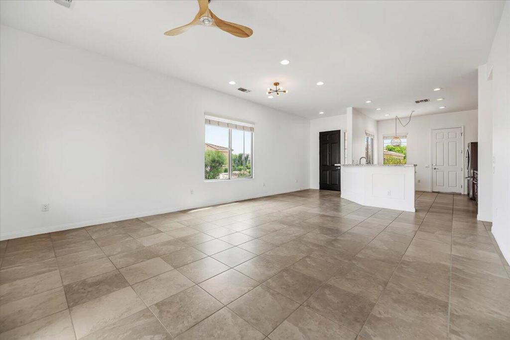 81916 Avenida Del Toro