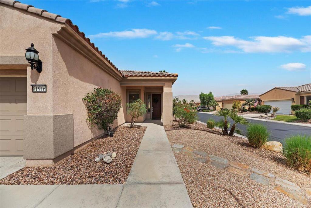 81916 Avenida Del Toro