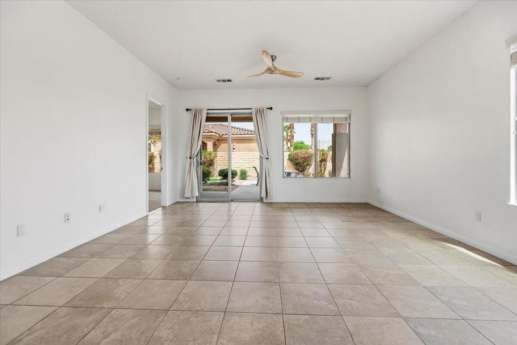 81916 Avenida Del Toro
