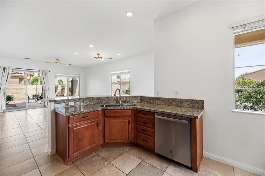 81916 Avenida Del Toro