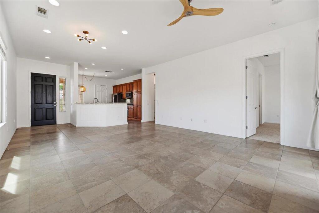 81916 Avenida Del Toro