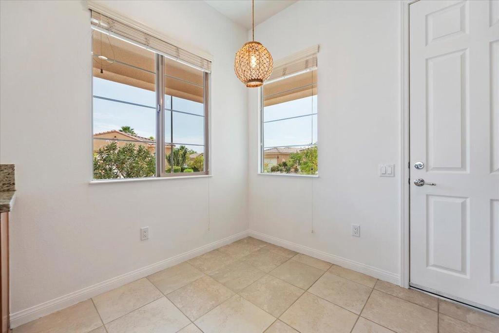 81916 Avenida Del Toro