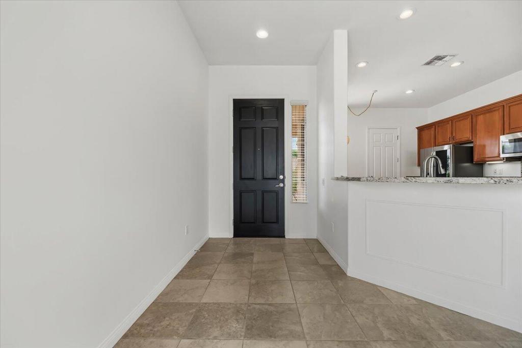 81916 Avenida Del Toro