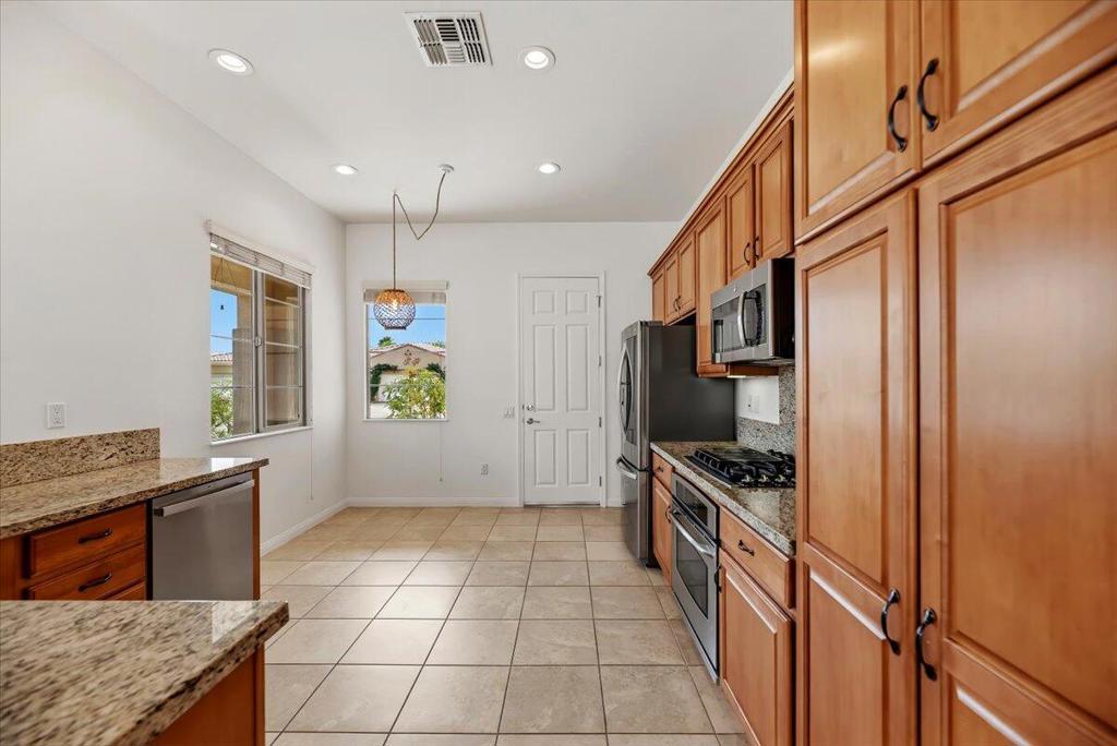 81916 Avenida Del Toro