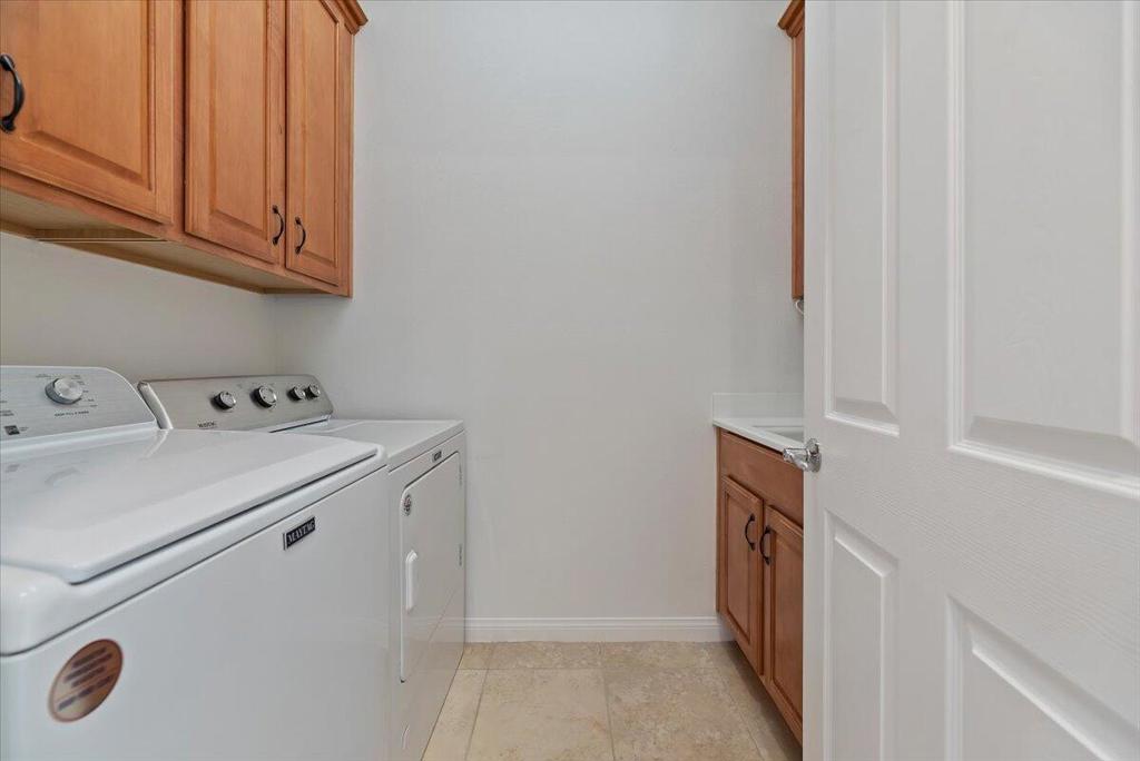 81916 Avenida Del Toro