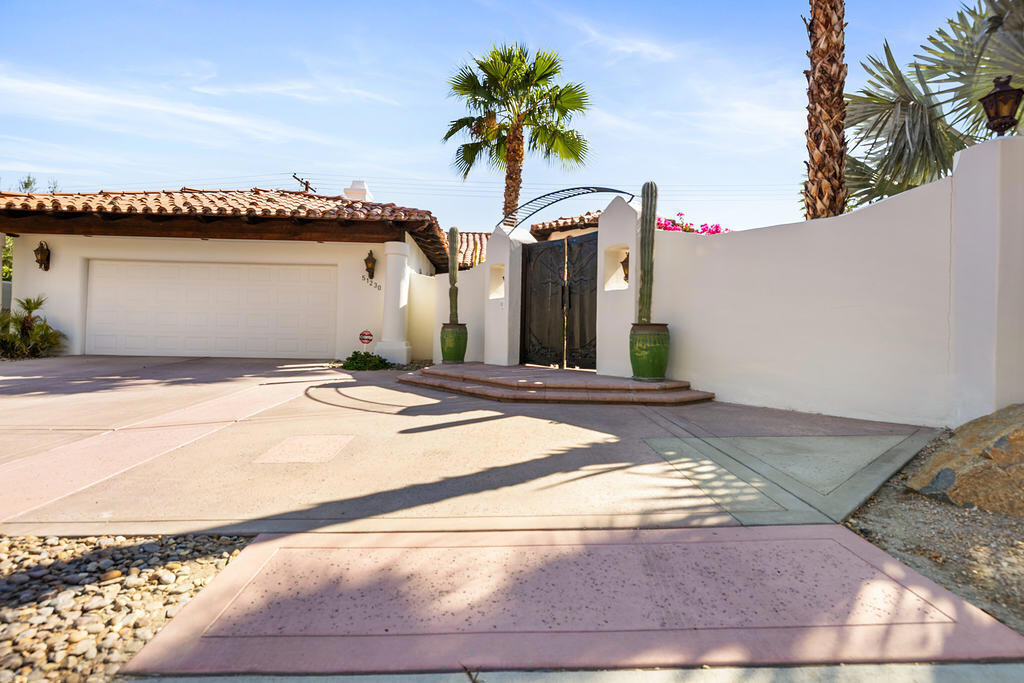 51230 Avenida Obregon