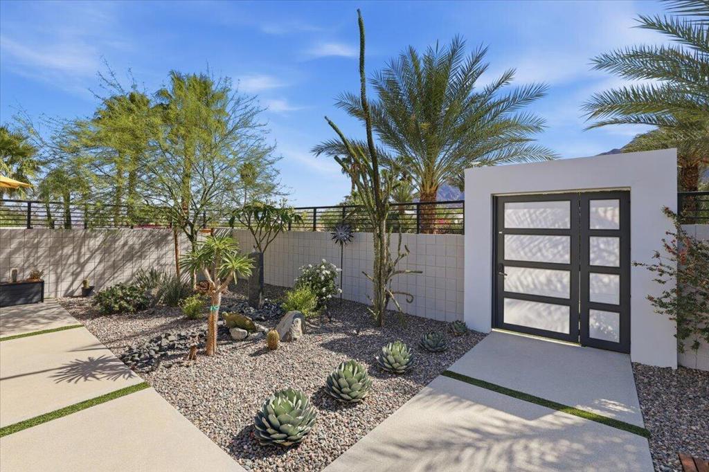 54905 Avenida Obregon