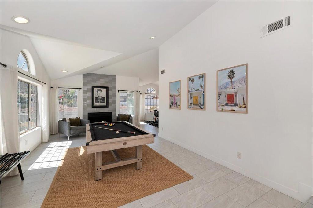 53245 Avenida Martinez