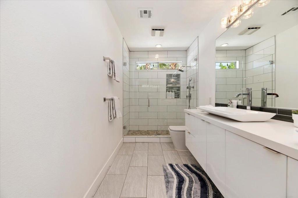 53245 Avenida Martinez