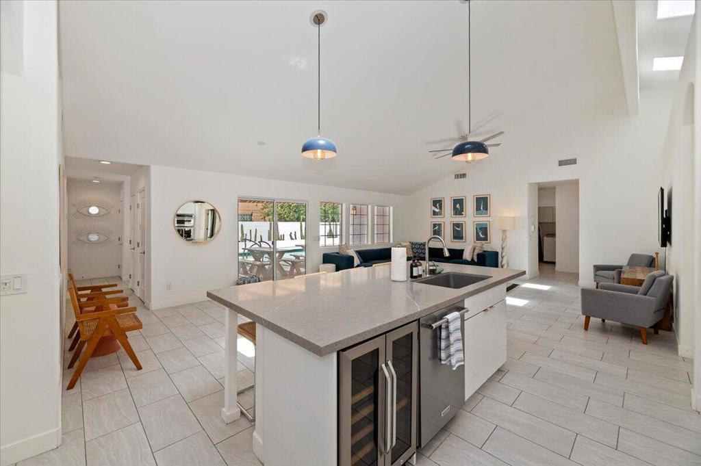 53245 Avenida Martinez