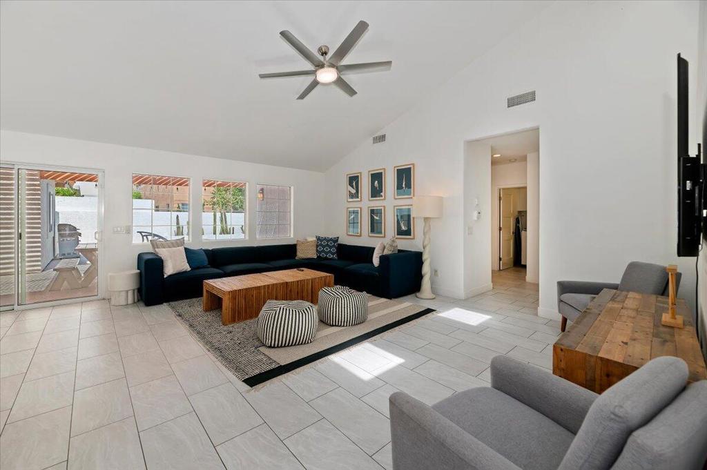 53245 Avenida Martinez
