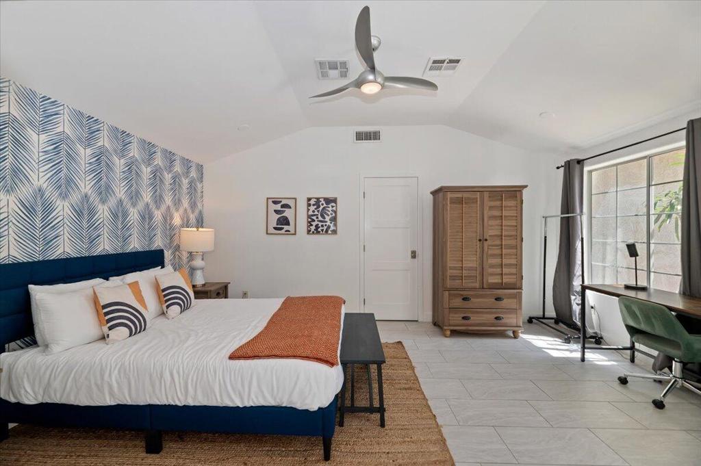 53245 Avenida Martinez