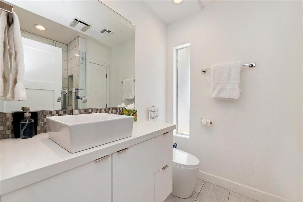 53245 Avenida Martinez