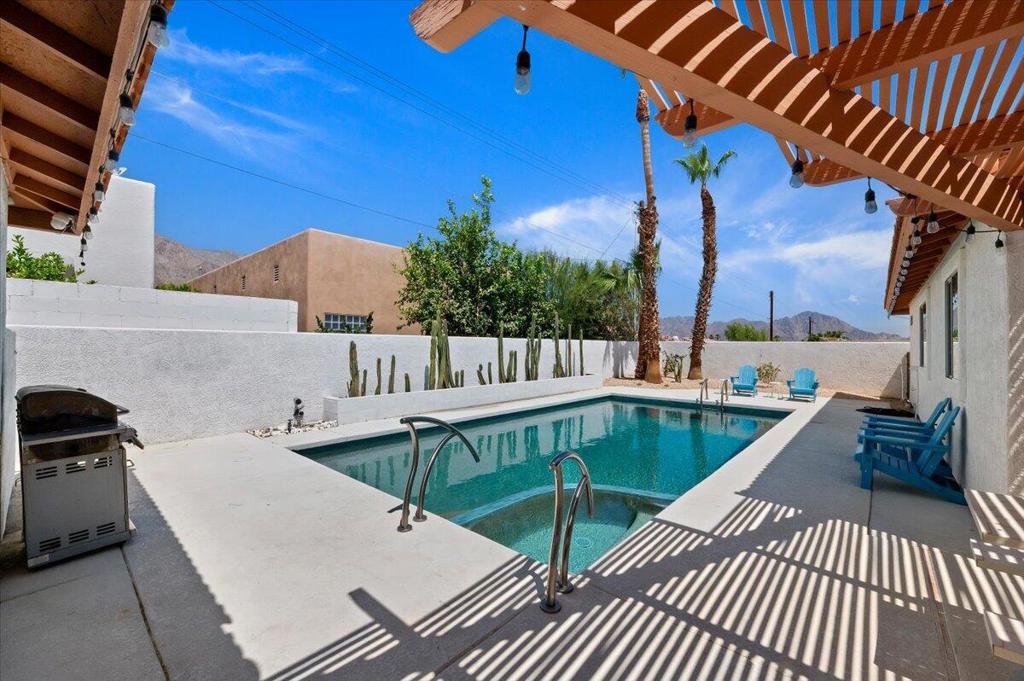 53245 Avenida Martinez