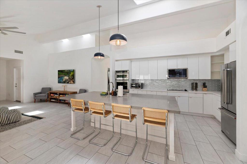 53245 Avenida Martinez